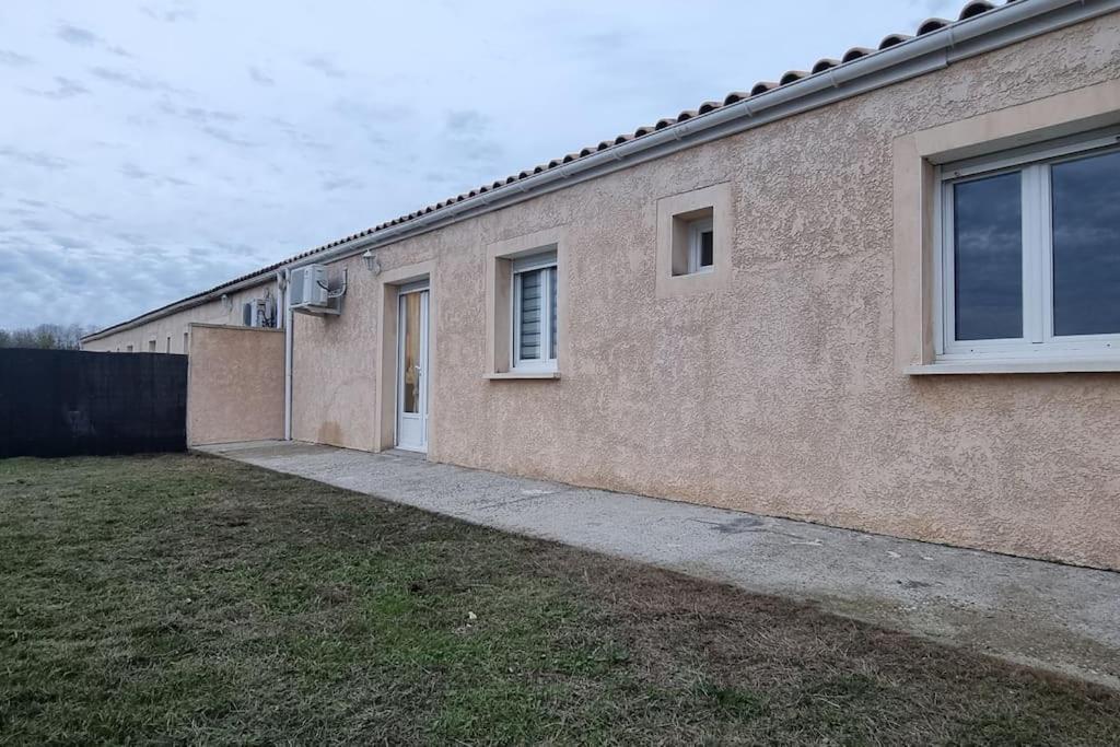 Belle Maison Climatisee Renovee Pac-Man Entre Collegues, Amis, Famille - Barbecue - Netflix - Prime - Baby Foot 50Cts Saint-Seurin-sur-l'Isle Exterior foto