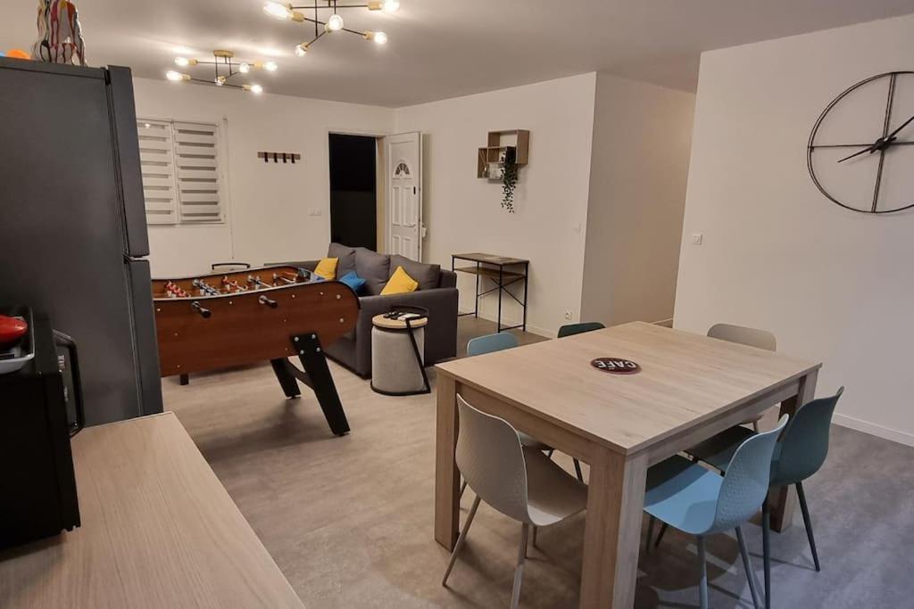 Belle Maison Climatisee Renovee Pac-Man Entre Collegues, Amis, Famille - Barbecue - Netflix - Prime - Baby Foot 50Cts Saint-Seurin-sur-l'Isle Exterior foto