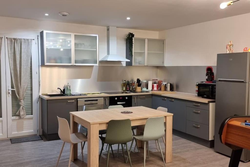 Belle Maison Climatisee Renovee Pac-Man Entre Collegues, Amis, Famille - Barbecue - Netflix - Prime - Baby Foot 50Cts Saint-Seurin-sur-l'Isle Exterior foto