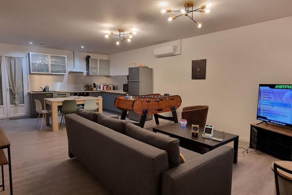 Belle Maison Climatisee Renovee Pac-Man Entre Collegues, Amis, Famille - Barbecue - Netflix - Prime - Baby Foot 50Cts Saint-Seurin-sur-l'Isle Exterior foto