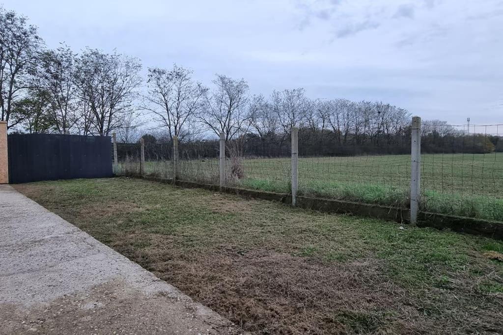 Belle Maison Climatisee Renovee Pac-Man Entre Collegues, Amis, Famille - Barbecue - Netflix - Prime - Baby Foot 50Cts Saint-Seurin-sur-l'Isle Exterior foto