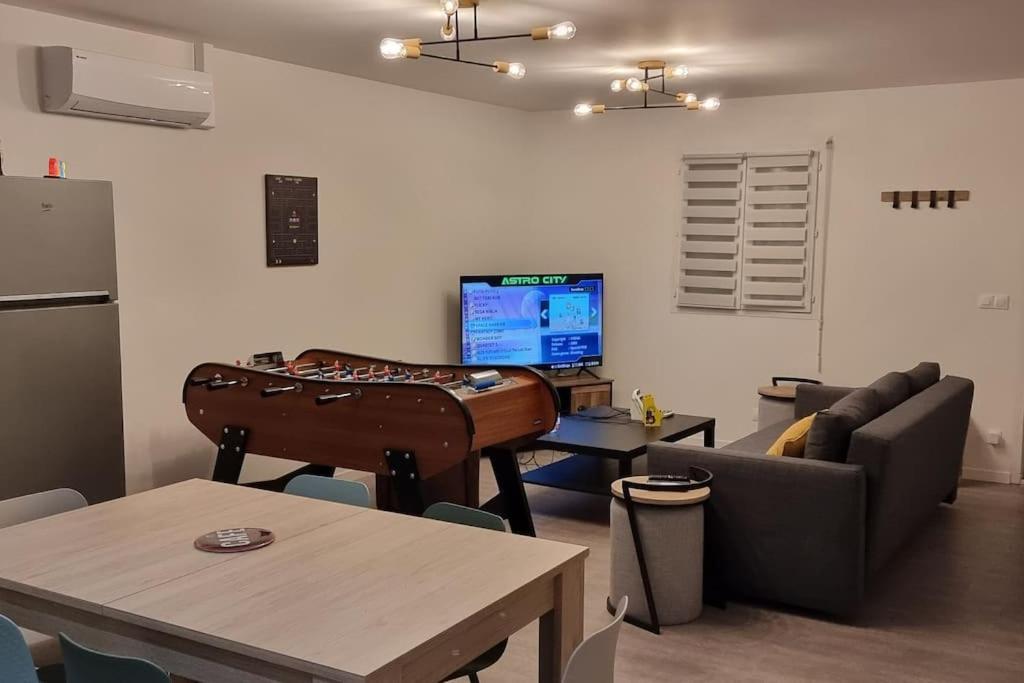 Belle Maison Climatisee Renovee Pac-Man Entre Collegues, Amis, Famille - Barbecue - Netflix - Prime - Baby Foot 50Cts Saint-Seurin-sur-l'Isle Exterior foto