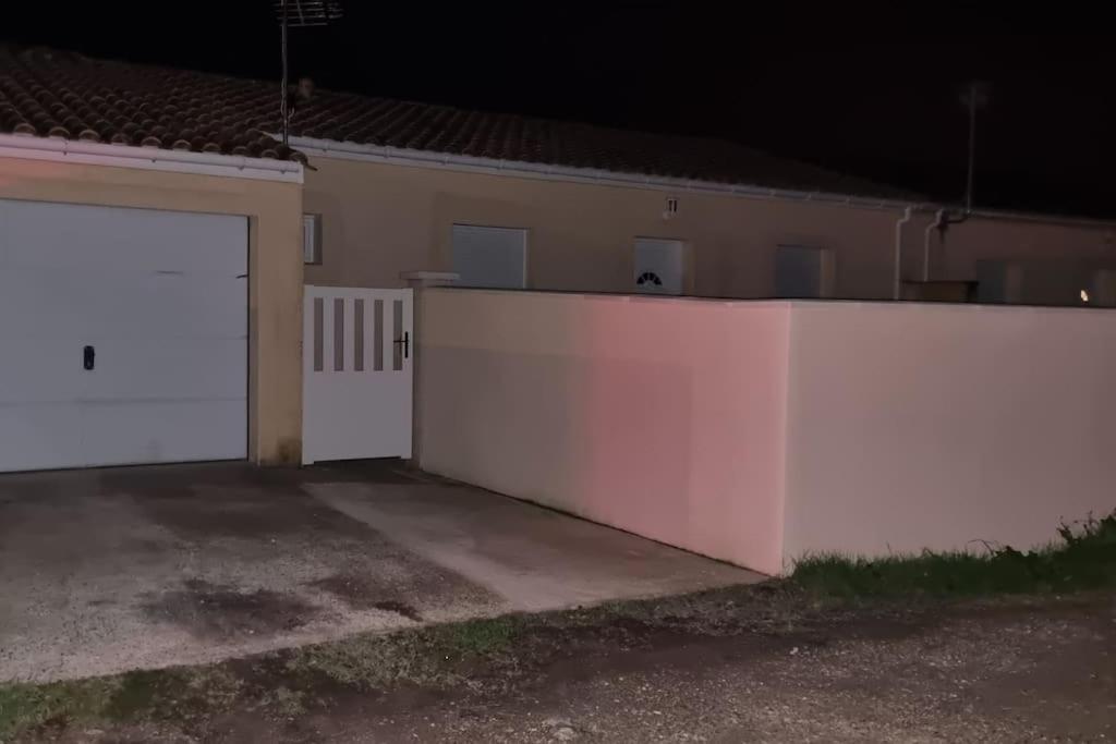 Belle Maison Climatisee Renovee Pac-Man Entre Collegues, Amis, Famille - Barbecue - Netflix - Prime - Baby Foot 50Cts Saint-Seurin-sur-l'Isle Exterior foto