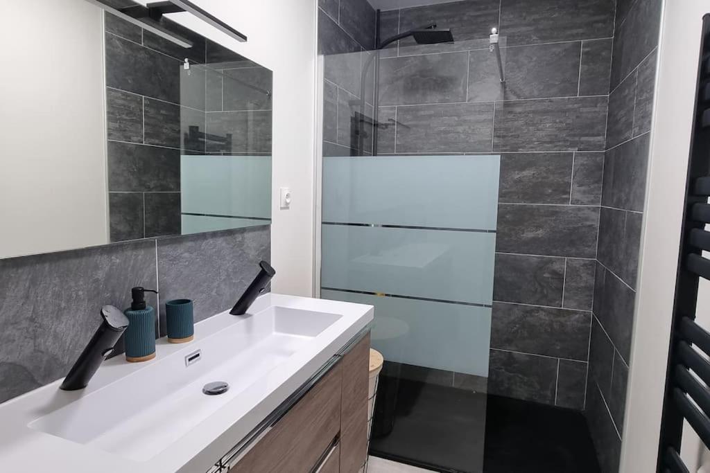 Belle Maison Climatisee Renovee Pac-Man Entre Collegues, Amis, Famille - Barbecue - Netflix - Prime - Baby Foot 50Cts Saint-Seurin-sur-l'Isle Exterior foto
