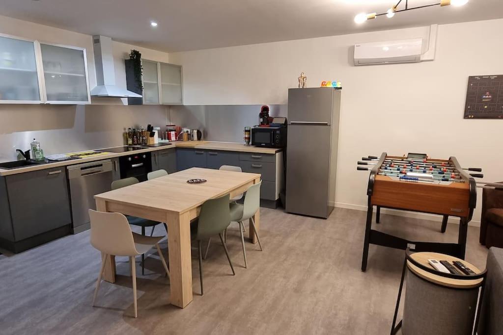 Belle Maison Climatisee Renovee Pac-Man Entre Collegues, Amis, Famille - Barbecue - Netflix - Prime - Baby Foot 50Cts Saint-Seurin-sur-l'Isle Exterior foto