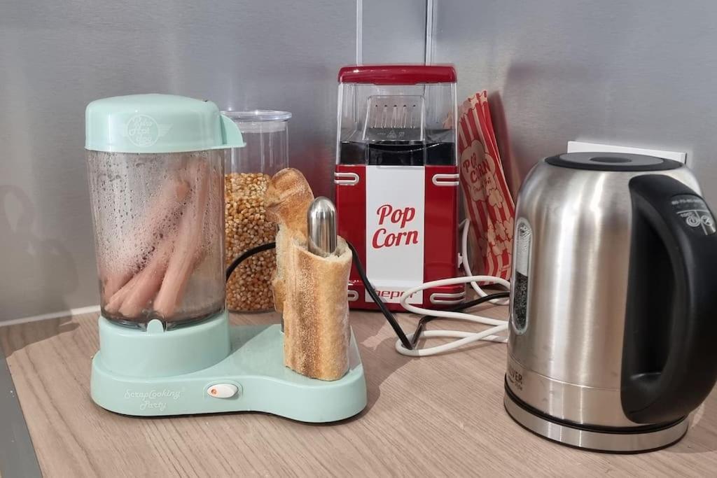 Belle Maison Climatisee Renovee Pac-Man Entre Collegues, Amis, Famille - Barbecue - Netflix - Prime - Baby Foot 50Cts Saint-Seurin-sur-l'Isle Exterior foto