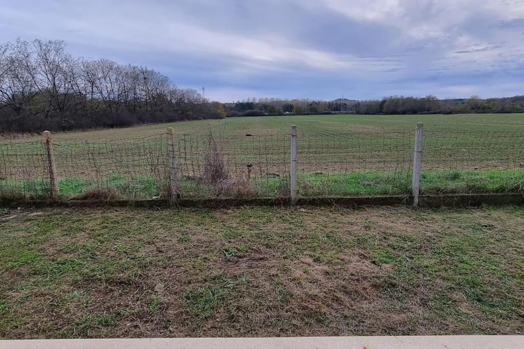 Belle Maison Climatisee Renovee Pac-Man Entre Collegues, Amis, Famille - Barbecue - Netflix - Prime - Baby Foot 50Cts Saint-Seurin-sur-l'Isle Exterior foto