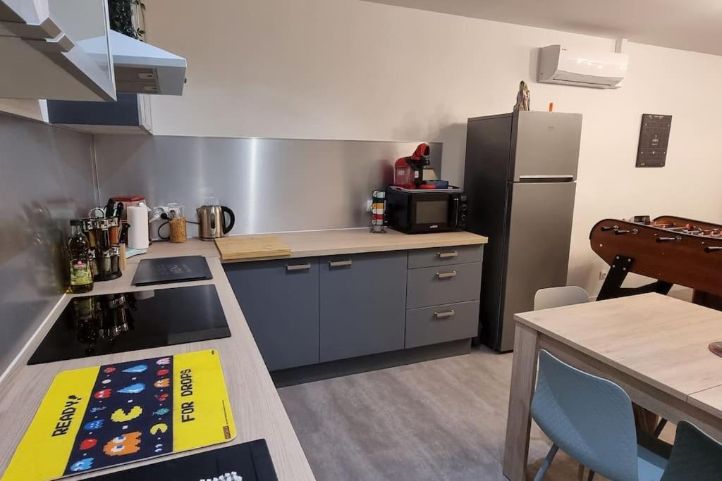 Belle Maison Climatisee Renovee Pac-Man Entre Collegues, Amis, Famille - Barbecue - Netflix - Prime - Baby Foot 50Cts Saint-Seurin-sur-l'Isle Exterior foto