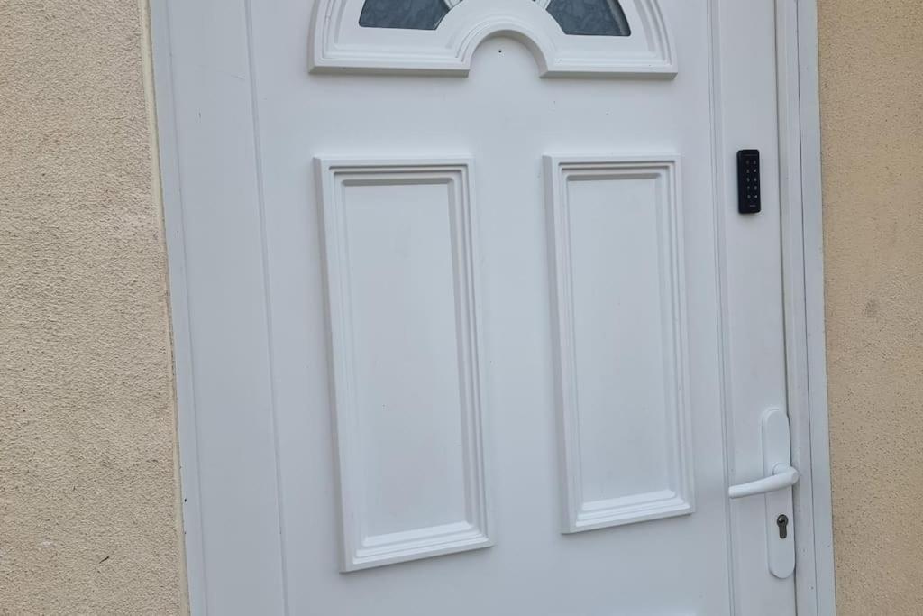 Belle Maison Climatisee Renovee Pac-Man Entre Collegues, Amis, Famille - Barbecue - Netflix - Prime - Baby Foot 50Cts Saint-Seurin-sur-l'Isle Exterior foto