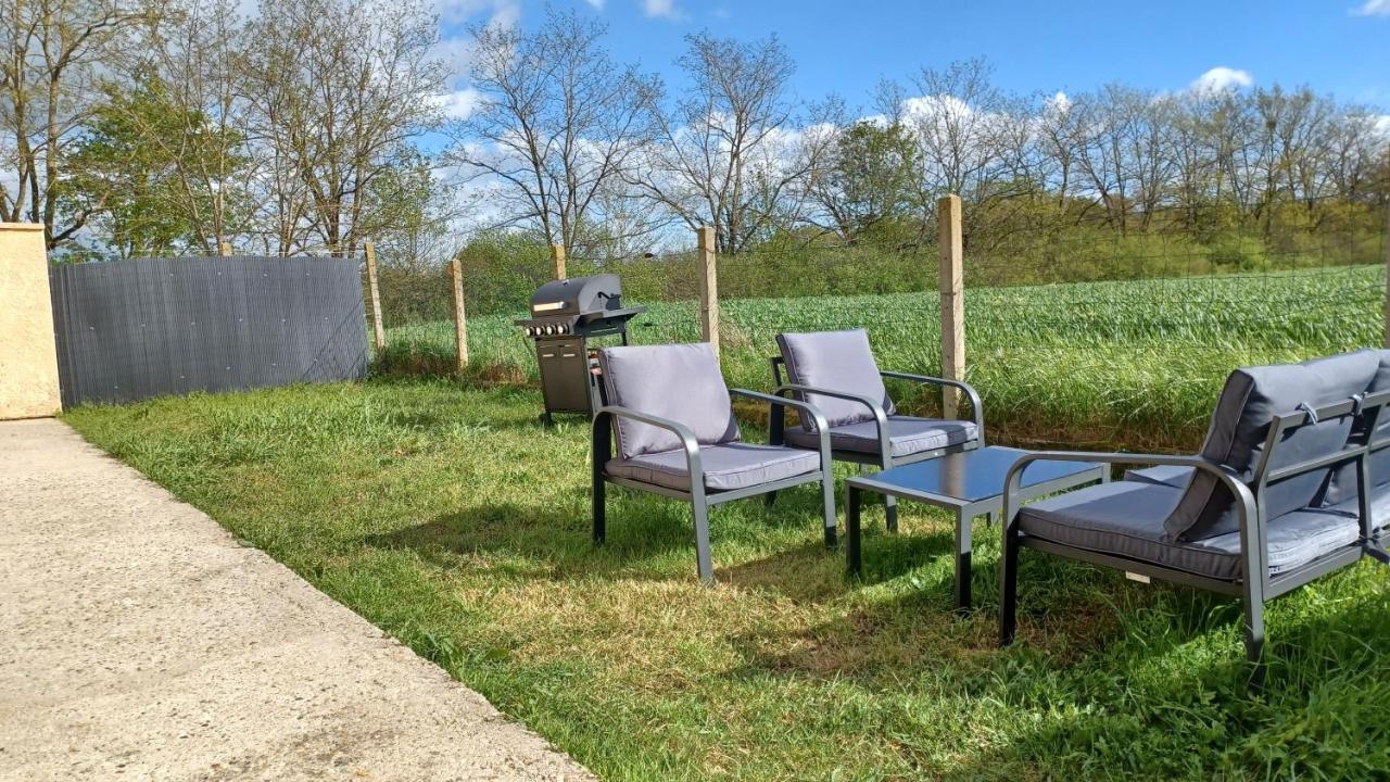 Belle Maison Climatisee Renovee Pac-Man Entre Collegues, Amis, Famille - Barbecue - Netflix - Prime - Baby Foot 50Cts Saint-Seurin-sur-l'Isle Exterior foto