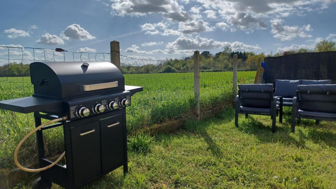 Belle Maison Climatisee Renovee Pac-Man Entre Collegues, Amis, Famille - Barbecue - Netflix - Prime - Baby Foot 50Cts Saint-Seurin-sur-l'Isle Exterior foto